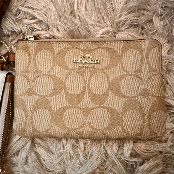 🚨 ENTRYYYY 🚨 3 piece set Coach Clutches w/Signature Monogram - Picture 3 of 16